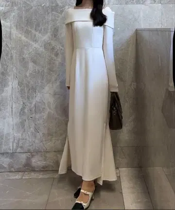 가격 인하 가능 화이트 롱 원피스 슬릿 포함
