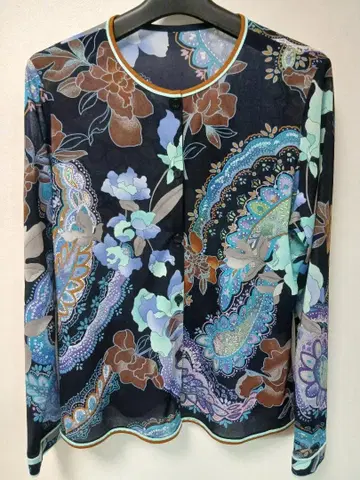 컨디션 최상 레오나르 칸칸 가디건 긴팔 L