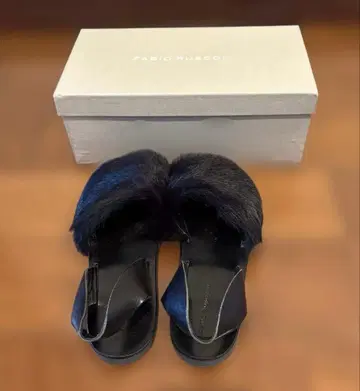 새상품급 FABIO RUSCONI 블랙 퍼 샌들, 36