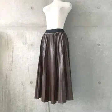 택 포함 새상품 인조 가죽 플리츠 스커트 다크 브라운 S