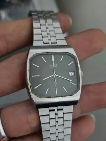 SEIKO 그레이 스퀘어형 손목시계