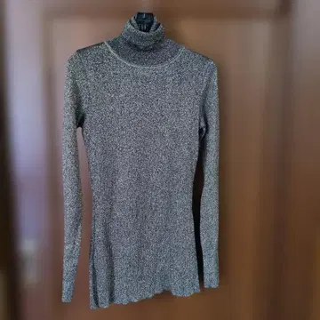 골드 라메, 터틀넥 니트