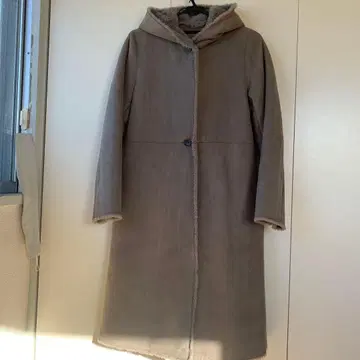 새상품급 빔즈 데 밀크 무스탕풍 후드 부착 롱 코트