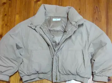 SLY 베이지 숏 기장 다운 자켓