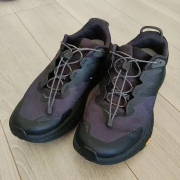 호카 트랜스포트 블랙 스니커즈