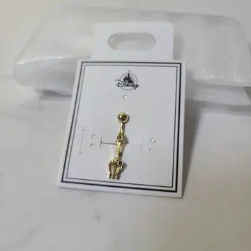 레어! 선착순! Disney 연보라 스톤 부착 골드 캐릭터 귀찌!