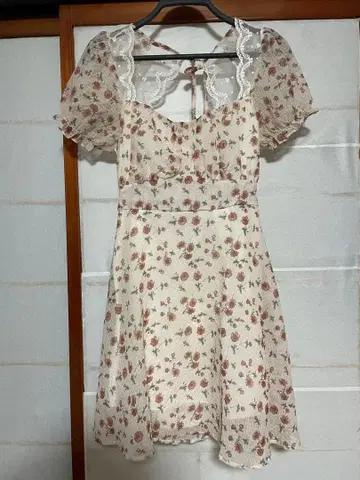 등이 파인 꽃무늬 원피스 RAIN BOW / BOUTIQUE