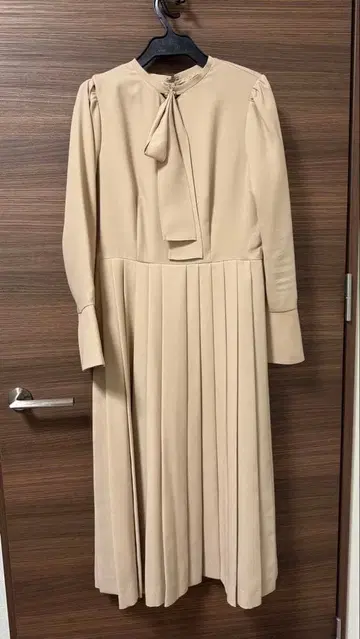 CELFORD 셀포드 베이지 플리츠 원피스 36