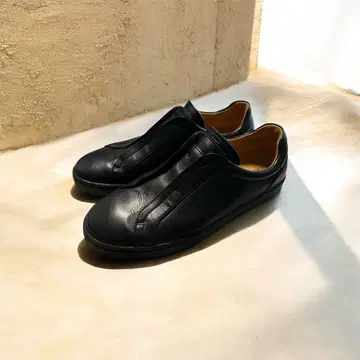 블랙 가죽 슬립온