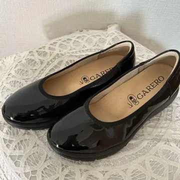 GARERO 블랙 에나멜 플랫슈즈