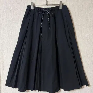 LUCA/LADY LUCK LUCA 블랙 플레어 롱 스커트 플리츠