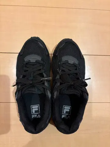 FILA 블랙 스니커즈