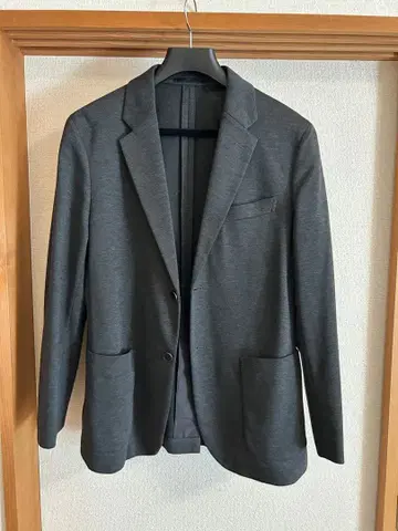 유니클로 컴포트 2B 자켓 다크 그레이 L