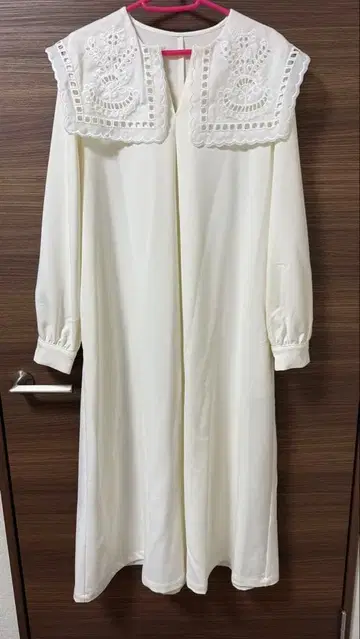 생일 농구화 화이트 원피스 옷깃