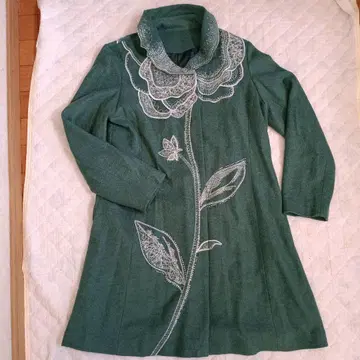 꽃무늬 자수 그린 컬러 미디 기장 코트