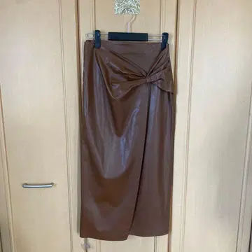 브라운 타이트 스커트 프론트 리본