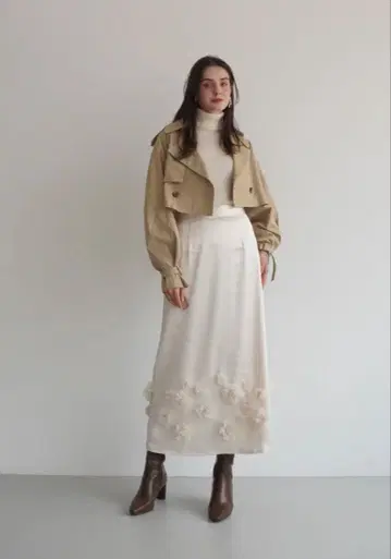 Acka satin flower skirt