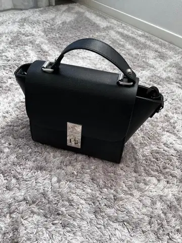 AZUL by moussy 블랙 핸드백 플랩식