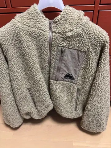 퍼스트다운 플리스 자켓 베이지 후드 부착