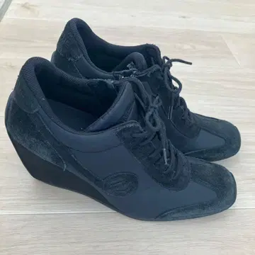 NO NAME (노네임) 스니커즈