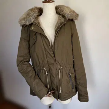 ZARA 올리브색 퍼 모즈 코트