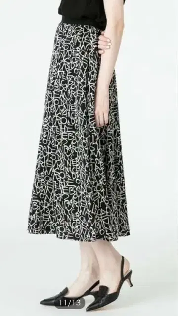 알아바일 그래피티 프린트 턱 스커트 새상품 비어즐리 좋아하시는 분