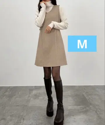 [ 새상품 M 사이즈 ] CENEA V넥 미니 오버롤 스커트 베이지