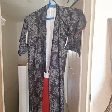 블랙 플라워 무늬 기모노