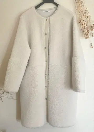 앙셰느망 퍼 무스탕 코트 화이트