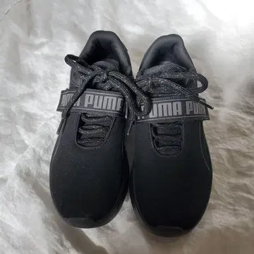 새상품급 PUMA 푸마 24.5cm 통굽 스니커즈 경량 블랙