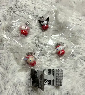 산리오 가챠 딸기 메지루시 액세서리 4종