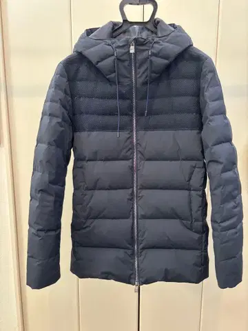 무슈 니콜 후드 부착 다운 자켓 네이비