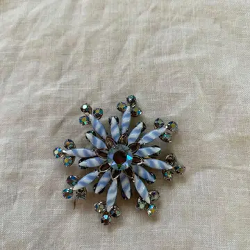 빈티지 눈꽃 디자인 브로치