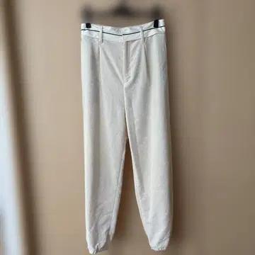 크림색 팬츠 허리 블랙 라인