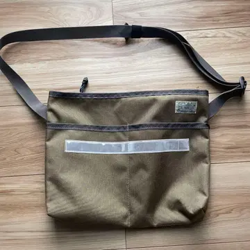 THE BLUE LUG 숄더백 카키