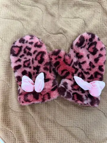 레오파드 무늬 퍼 미튼 리본 포함
