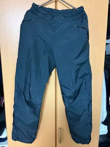 데상트 나일론 소재 블랙 와이드 팬츠