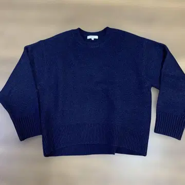 GLOBAL WORK 네이비 니트 x 차콜 그레이 스커트