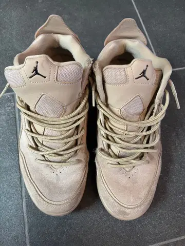 조던 베이지 하이컷 스니커즈