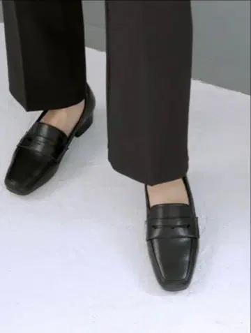 grandfleur 스퀘어토 힐 코인 로퍼 펌프스 (블랙)