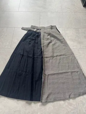 archives 플리츠 스커트 블랙과 그레이 체크