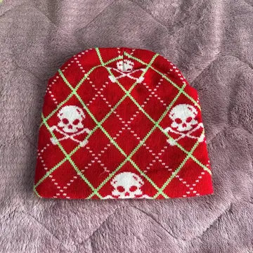 빨간색 스컬 패턴 니트 비니