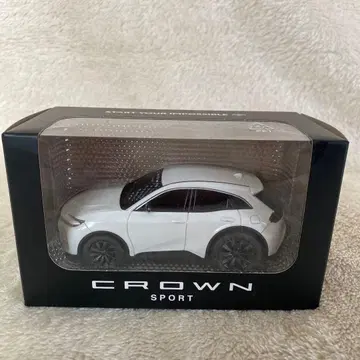 도요타 크라운 스포츠 화이트 풀백카