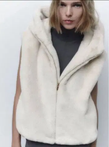 ZARA 인조 모피 후드 부착 보아 베스트