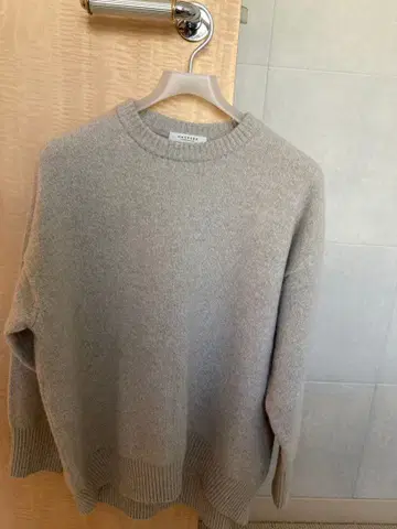 맥피 크루넥 풀오버 라이트 베이지