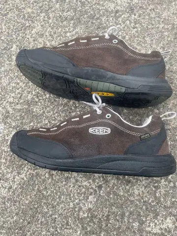 KEEN 브라운 레이스업 스니커즈