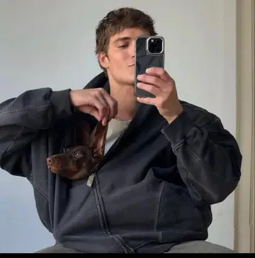 블랙 후드 부착 맨투맨 자켓