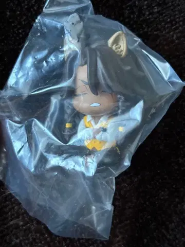 어깨 쿵 fig. 트위스티드 원더랜드 vol.3 레오나