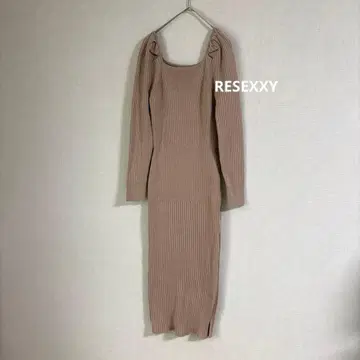 RESEXXY 슬릿 타이트 니트 원피스 스퀘어 넥 핑크 베이지