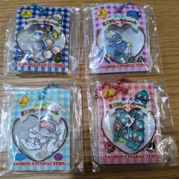 산리오 캐릭터즈 바스락 프레이크 씰풍 참 캡슐 토이